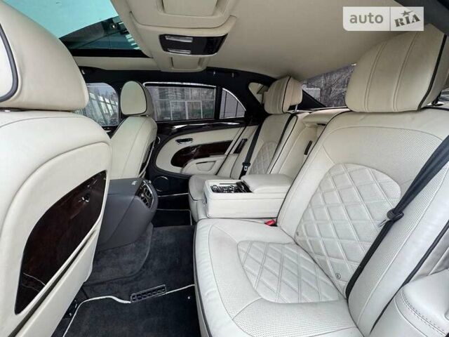 Чорний Бентлі Mulsanne, об'ємом двигуна 6.75 л та пробігом 60 тис. км за 120000 $, фото 56 на Automoto.ua