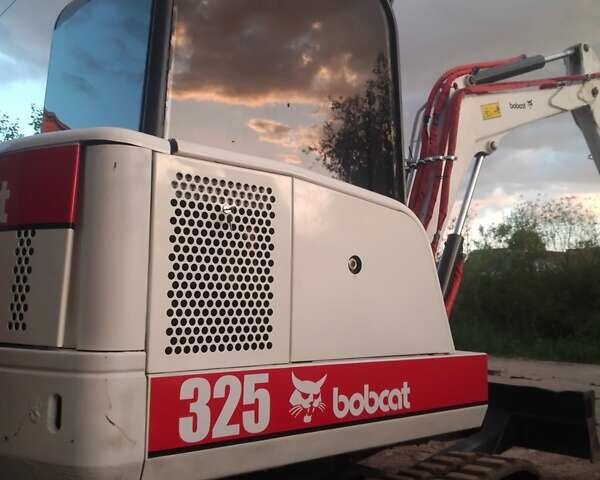 Белый Бобкэт 325, объемом двигателя 1.7 л и пробегом 0 тыс. км за 17760 $, фото 10 на Automoto.ua