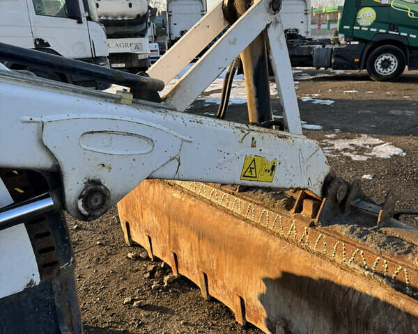 Белый Бобкэт B, объемом двигателя 0 л и пробегом 100 тыс. км за 53000 $, фото 18 на Automoto.ua