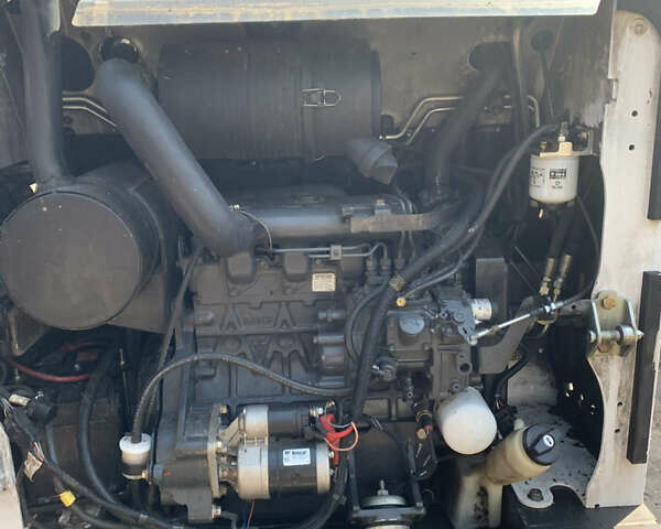 Белый Бобкэт S450, объемом двигателя 0 л и пробегом 1 тыс. км за 19999 $, фото 6 на Automoto.ua