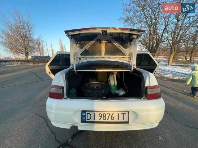 Богдан 2110 2013 в Южноукраинске на Automoto.ua Белый Богдан 2110, объемом двигателя 1.6 л и пробегом 283 тыс. км за 2800 $, фото 4 на Automoto.ua