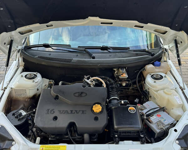 Богдан 2110 2014 в Врадиевке на Automoto.ua Белый Богдан 2110, объемом двигателя 1.6 л и пробегом 130 тыс. км за 2800 $, фото 23 на Automoto.ua