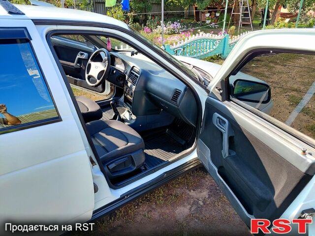 Белый Богдан 2111, объемом двигателя 1.6 л и пробегом 117 тыс. км за 3000 $, фото 5 на Automoto.ua