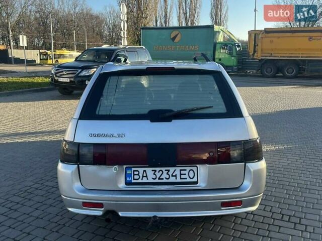 Серый Богдан 2111, объемом двигателя 1.6 л и пробегом 250 тыс. км за 2000 $, фото 3 на Automoto.ua