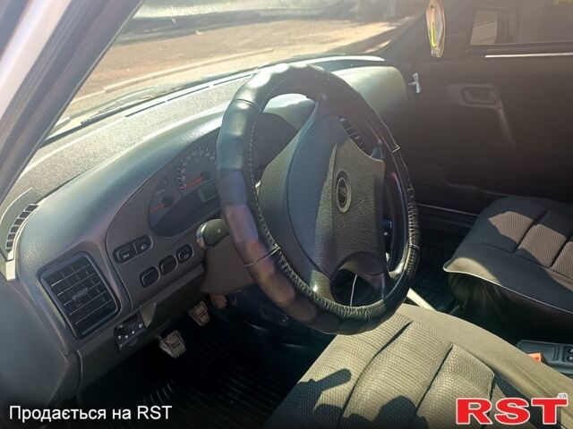 Белый Богдан 2310, объемом двигателя 1.6 л и пробегом 57 тыс. км за 3750 $, фото 4 на Automoto.ua