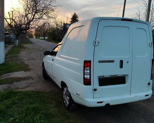 Белый Богдан 2310, объемом двигателя 1.6 л и пробегом 230 тыс. км за 2700 $, фото 6 на Automoto.ua