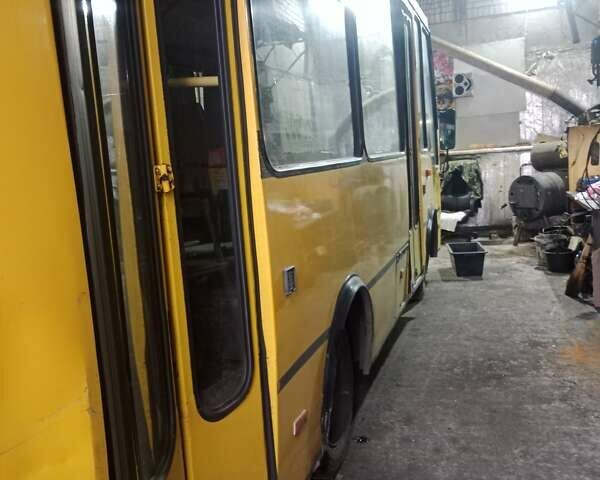 Желтый Богдан А 069, объемом двигателя 3.3 л и пробегом 200 тыс. км за 4900 $, фото 13 на Automoto.ua