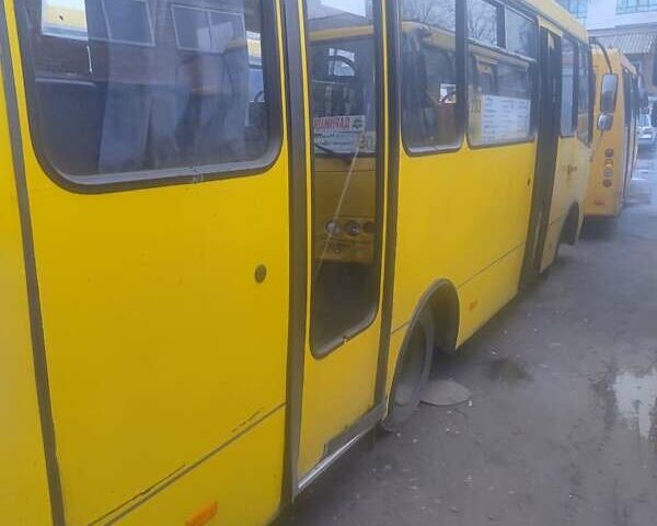 Желтый Богдан А 092, объемом двигателя 4.57 л и пробегом 700 тыс. км за 4700 $, фото 3 на Automoto.ua