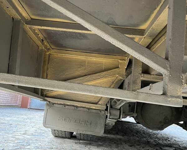 Желтый Богдан А 092, объемом двигателя 4.57 л и пробегом 800 тыс. км за 7900 $, фото 7 на Automoto.ua