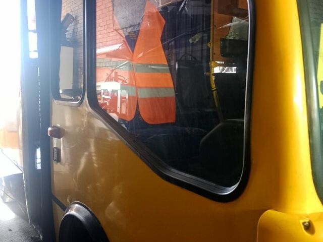 Желтый Богдан А069, объемом двигателя 3.3 л и пробегом 300 тыс. км за 1900 $, фото 6 на Automoto.ua