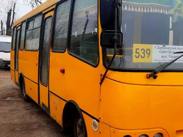 Желтый Богдан А092, объемом двигателя 4.6 л и пробегом 300 тыс. км за 6300 $, фото 2 на Automoto.ua