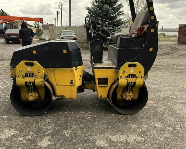 Бомаг BW 120AD-4 Roller 2004 в Днепре (Днепропетровске) на Automoto.ua Желтый Бомаг BW 120AD-4 Roller, объемом двигателя 0 л и пробегом 0 тыс. км за 18000 $, фото 1 на Automoto.ua