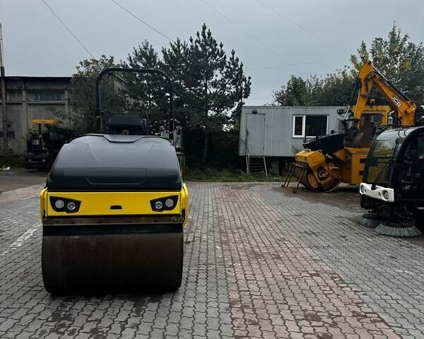 Бомаг BW 135AD 2013 в Львове на Automoto.ua Желтый Бомаг BW 135AD, объемом двигателя 0 л и пробегом 0 тыс. км за 23374 $, фото 1 на Automoto.ua