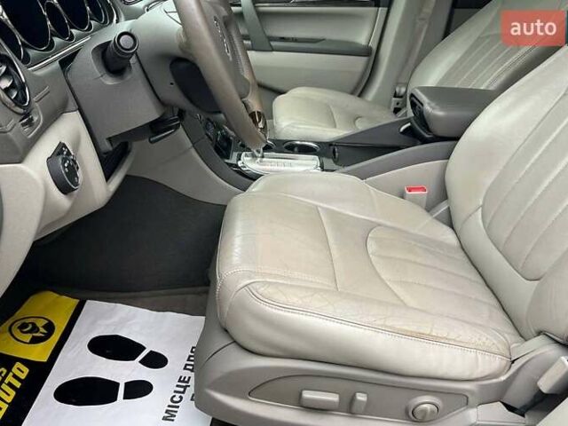 Белый Бьюик Энклейв, объемом двигателя 3.56 л и пробегом 240 тыс. км за 13800 $, фото 9 на Automoto.ua