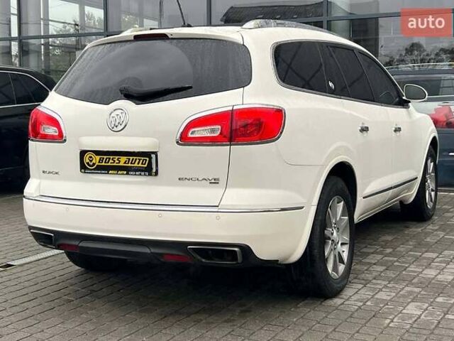 Белый Бьюик Энклейв, объемом двигателя 3.56 л и пробегом 240 тыс. км за 13800 $, фото 6 на Automoto.ua