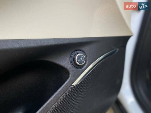 Белый Бьюик Энклейв, объемом двигателя 3.56 л и пробегом 60 тыс. км за 19990 $, фото 20 на Automoto.ua