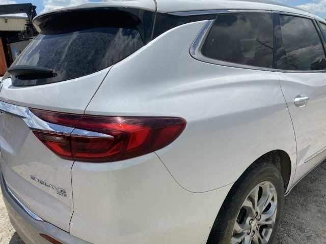 Белый Бьюик Энклейв, объемом двигателя 3.6 л и пробегом 193 тыс. км за 13957 $, фото 2 на Automoto.ua