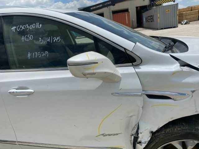 Белый Бьюик Энклейв, объемом двигателя 3.6 л и пробегом 193 тыс. км за 13957 $, фото 5 на Automoto.ua