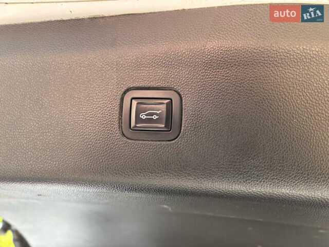 Белый Бьюик Энклейв, объемом двигателя 3.6 л и пробегом 183 тыс. км за 19900 $, фото 24 на Automoto.ua