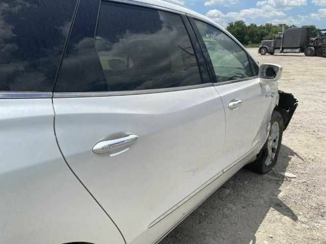 Белый Бьюик Энклейв, объемом двигателя 3.6 л и пробегом 193 тыс. км за 13957 $, фото 1 на Automoto.ua