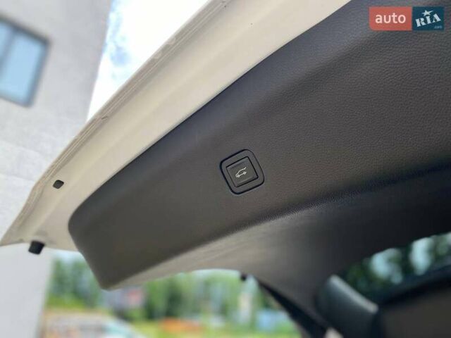 Белый Бьюик Энклейв, объемом двигателя 3.56 л и пробегом 60 тыс. км за 19990 $, фото 44 на Automoto.ua