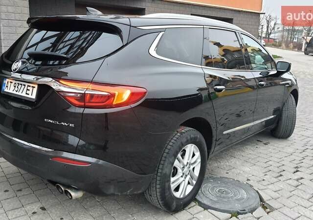 Черный Бьюик Энклейв, объемом двигателя 3.56 л и пробегом 177 тыс. км за 23000 $, фото 2 на Automoto.ua