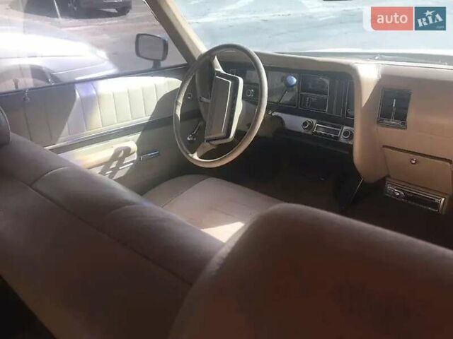 Жовтий Бьюік LE Sabre, об'ємом двигуна 5.7 л та пробігом 100 тис. км за 47777 $, фото 5 на Automoto.ua