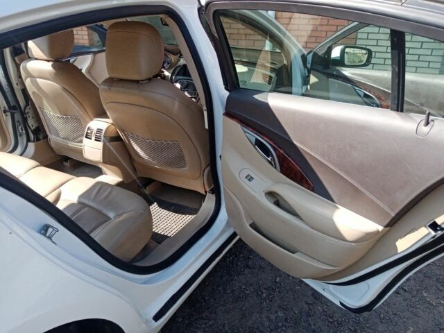 Білий Бьюік LaCrosse, об'ємом двигуна 2.4 л та пробігом 265 тис. км за 6750 $, фото 7 на Automoto.ua