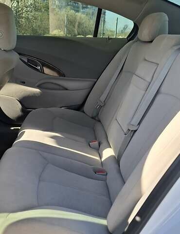 Білий Бьюік LaCrosse, об'ємом двигуна 2.38 л та пробігом 159 тис. км за 11500 $, фото 9 на Automoto.ua