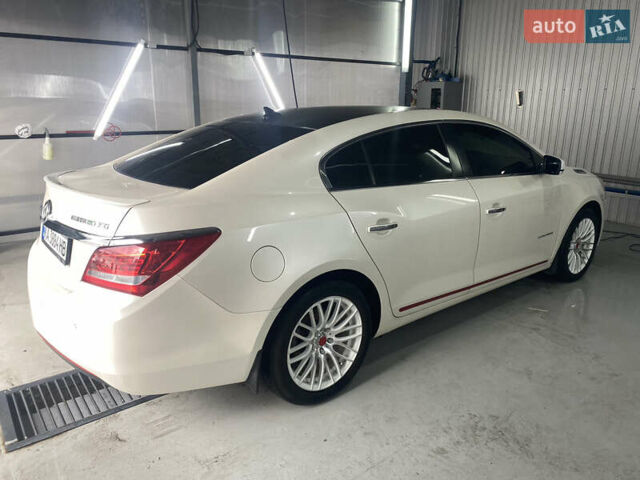 Белый Бьюик ЛаКросс, объемом двигателя 2.4 л и пробегом 108 тыс. км за 10500 $, фото 5 на Automoto.ua