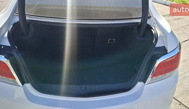 Білий Бьюік LaCrosse, об'ємом двигуна 2.38 л та пробігом 159 тис. км за 11500 $, фото 7 на Automoto.ua