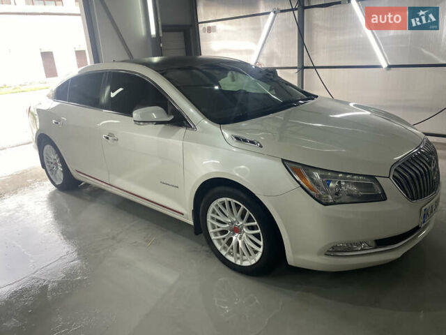 Белый Бьюик ЛаКросс, объемом двигателя 2.4 л и пробегом 92 тыс. км за 10500 $, фото 4 на Automoto.ua