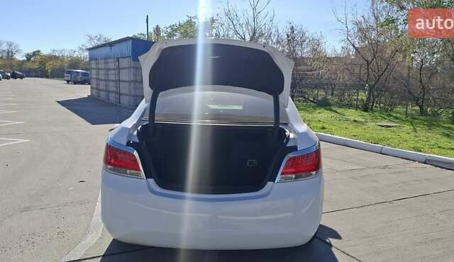 Білий Бьюік LaCrosse, об'ємом двигуна 2.38 л та пробігом 159 тис. км за 11500 $, фото 8 на Automoto.ua