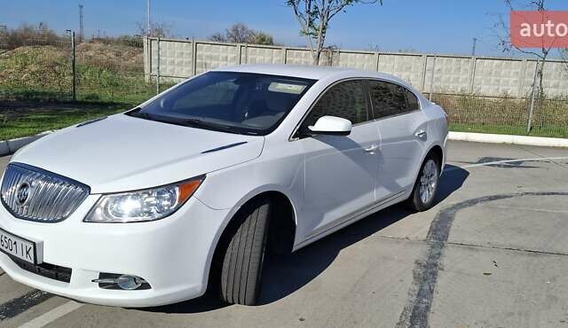 Білий Бьюік LaCrosse, об'ємом двигуна 2.38 л та пробігом 159 тис. км за 11500 $, фото 1 на Automoto.ua