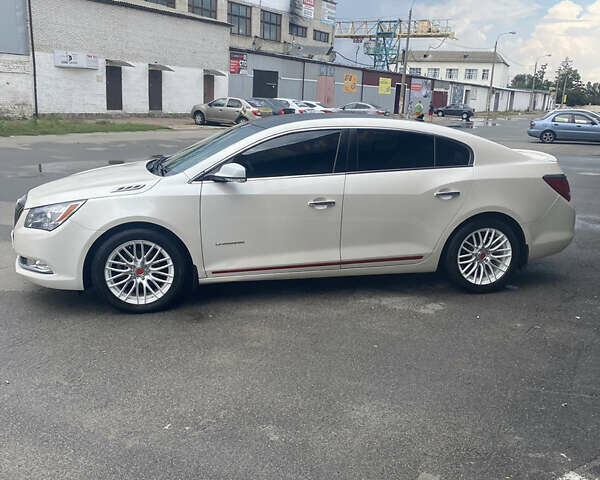 Белый Бьюик ЛаКросс, объемом двигателя 2.4 л и пробегом 108 тыс. км за 10500 $, фото 1 на Automoto.ua
