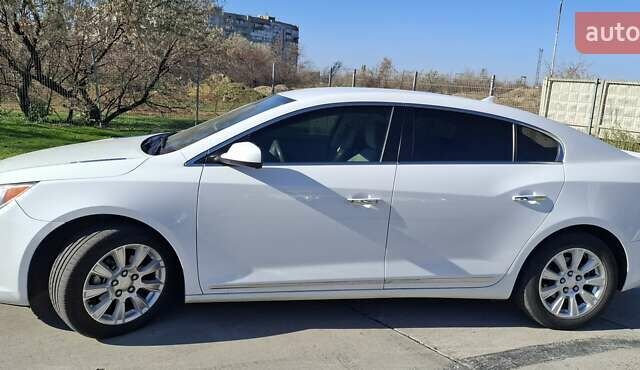 Білий Бьюік LaCrosse, об'ємом двигуна 2.38 л та пробігом 159 тис. км за 11500 $, фото 2 на Automoto.ua