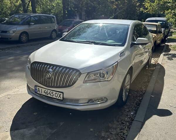 Белый Бьюик ЛаКросс, объемом двигателя 2.38 л и пробегом 133 тыс. км за 9500 $, фото 4 на Automoto.ua