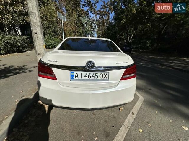 Белый Бьюик ЛаКросс, объемом двигателя 2.38 л и пробегом 133 тыс. км за 9500 $, фото 9 на Automoto.ua