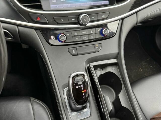 Білий Бьюік LaCrosse, об'ємом двигуна 2.5 л та пробігом 110 тис. км за 16000 $, фото 5 на Automoto.ua