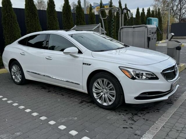 Білий Бьюік LaCrosse, об'ємом двигуна 2.5 л та пробігом 110 тис. км за 16000 $, фото 1 на Automoto.ua