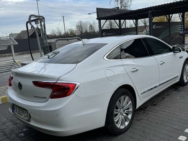 Білий Бьюік LaCrosse, об'ємом двигуна 2.5 л та пробігом 110 тис. км за 16000 $, фото 2 на Automoto.ua