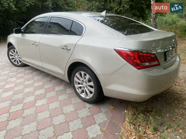 Бежевый Бьюик ЛаКросс, объемом двигателя 2.5 л и пробегом 112 тыс. км за 11800 $, фото 4 на Automoto.ua