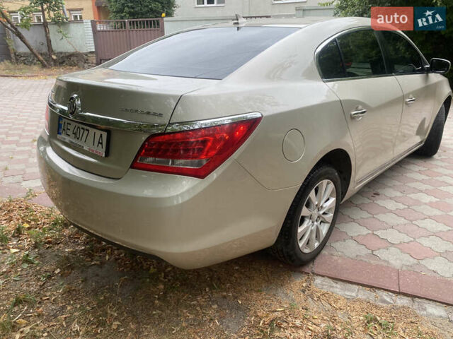 Бежевый Бьюик ЛаКросс, объемом двигателя 2.5 л и пробегом 112 тыс. км за 11800 $, фото 3 на Automoto.ua