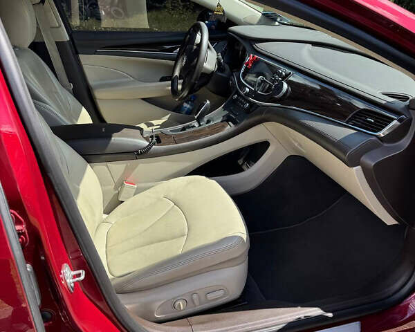 Красный Бьюик ЛаКросс, объемом двигателя 3.56 л и пробегом 132 тыс. км за 16499 $, фото 6 на Automoto.ua