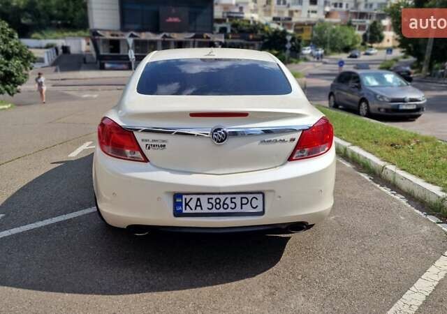 Белый Бьюик Регал, объемом двигателя 2 л и пробегом 164 тыс. км за 8800 $, фото 3 на Automoto.ua