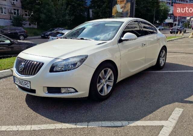 Белый Бьюик Регал, объемом двигателя 2 л и пробегом 164 тыс. км за 8800 $, фото 7 на Automoto.ua