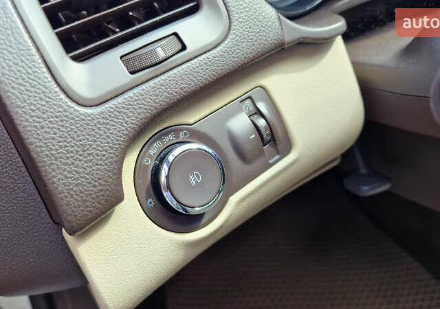 Белый Бьюик Регал, объемом двигателя 2 л и пробегом 165 тыс. км за 7999 $, фото 17 на Automoto.ua