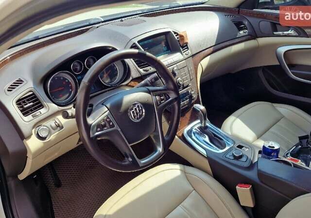 Белый Бьюик Регал, объемом двигателя 2 л и пробегом 164 тыс. км за 8800 $, фото 13 на Automoto.ua