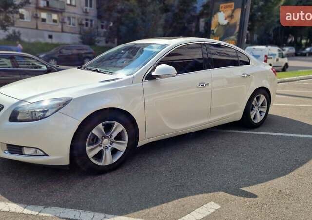 Белый Бьюик Регал, объемом двигателя 2 л и пробегом 164 тыс. км за 8800 $, фото 2 на Automoto.ua