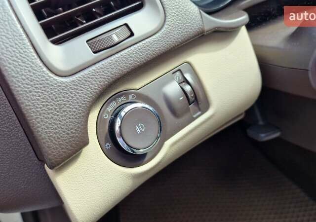 Белый Бьюик Регал, объемом двигателя 2 л и пробегом 164 тыс. км за 8800 $, фото 11 на Automoto.ua